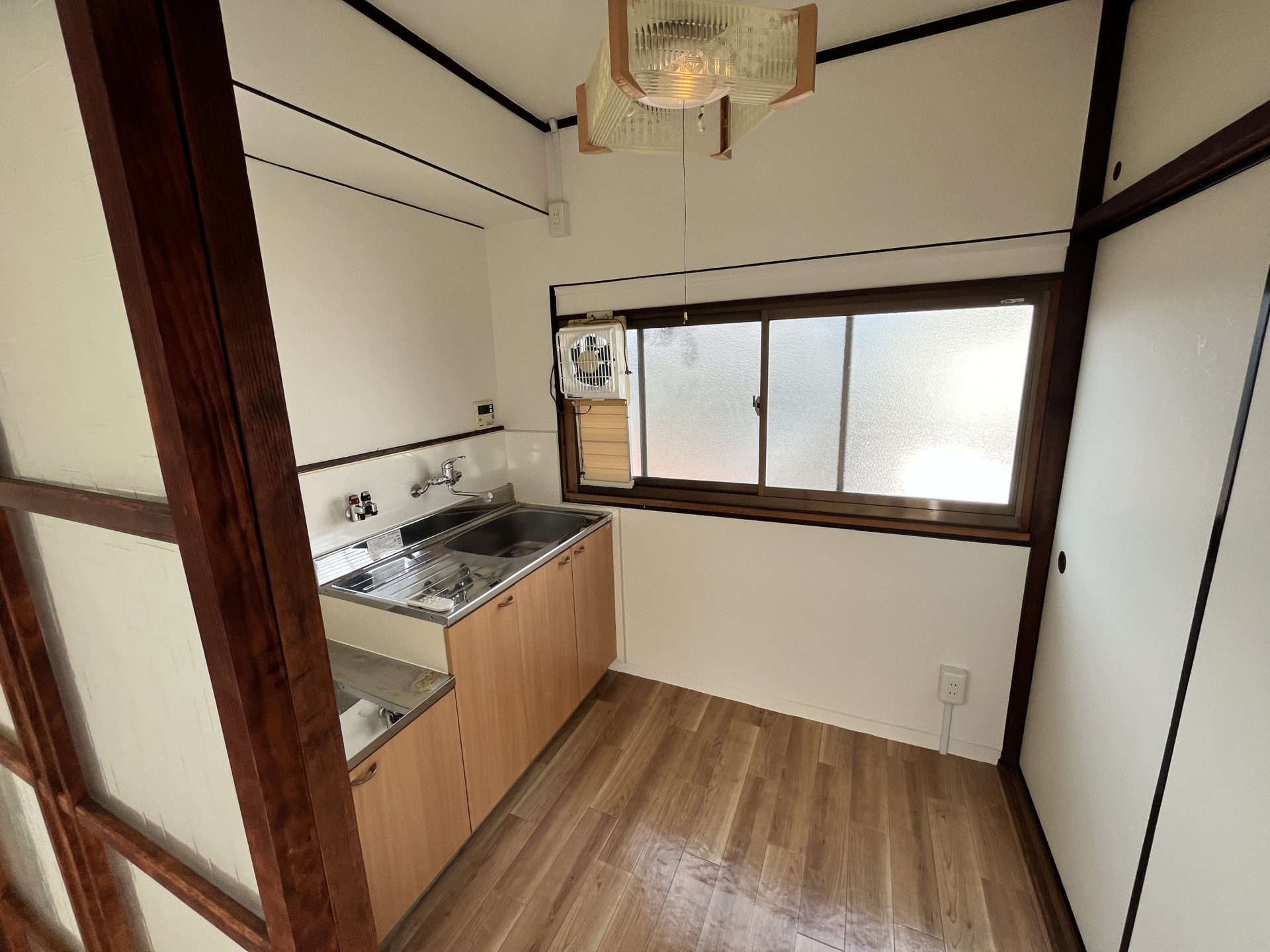 大阪市東成区　連棟文化住宅のリフォーム工事　施工後　２階キッチンリフォーム