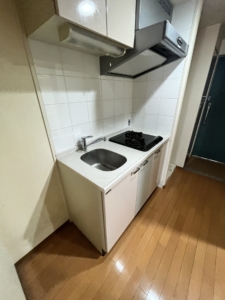 大阪市中央区　分譲マンションの床リフォーム　施工前　キッチン