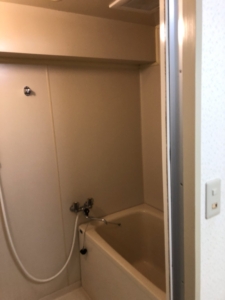 大阪市北区　賃貸マンションのリフォーム工事　施工前　浴室