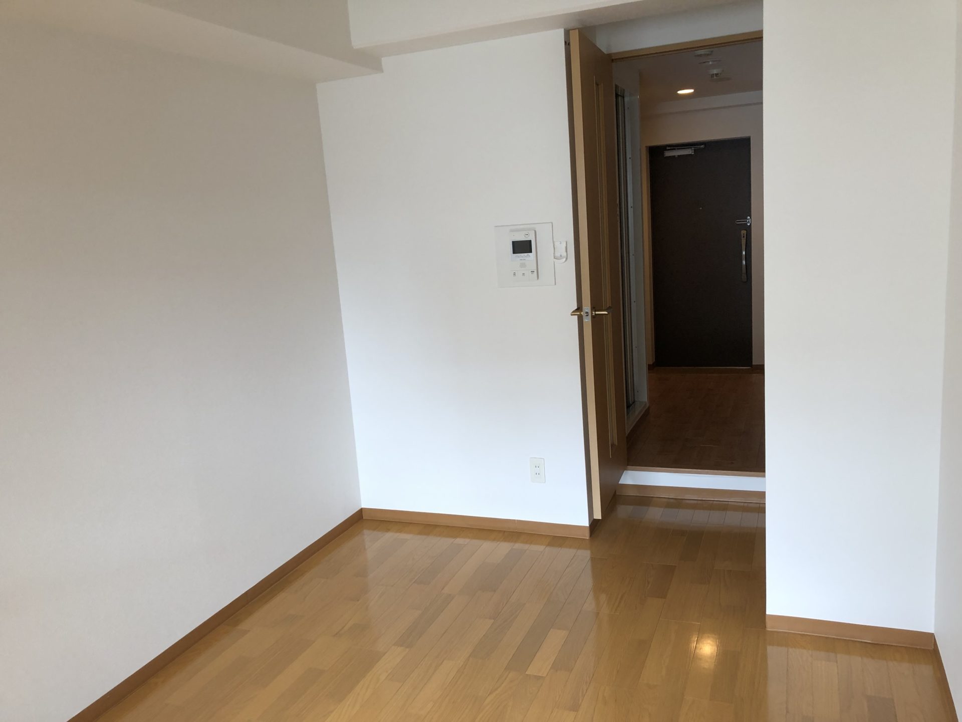 大阪市北区　賃貸用分譲マンションリフォーム　原状回復工事　施工後　洋室