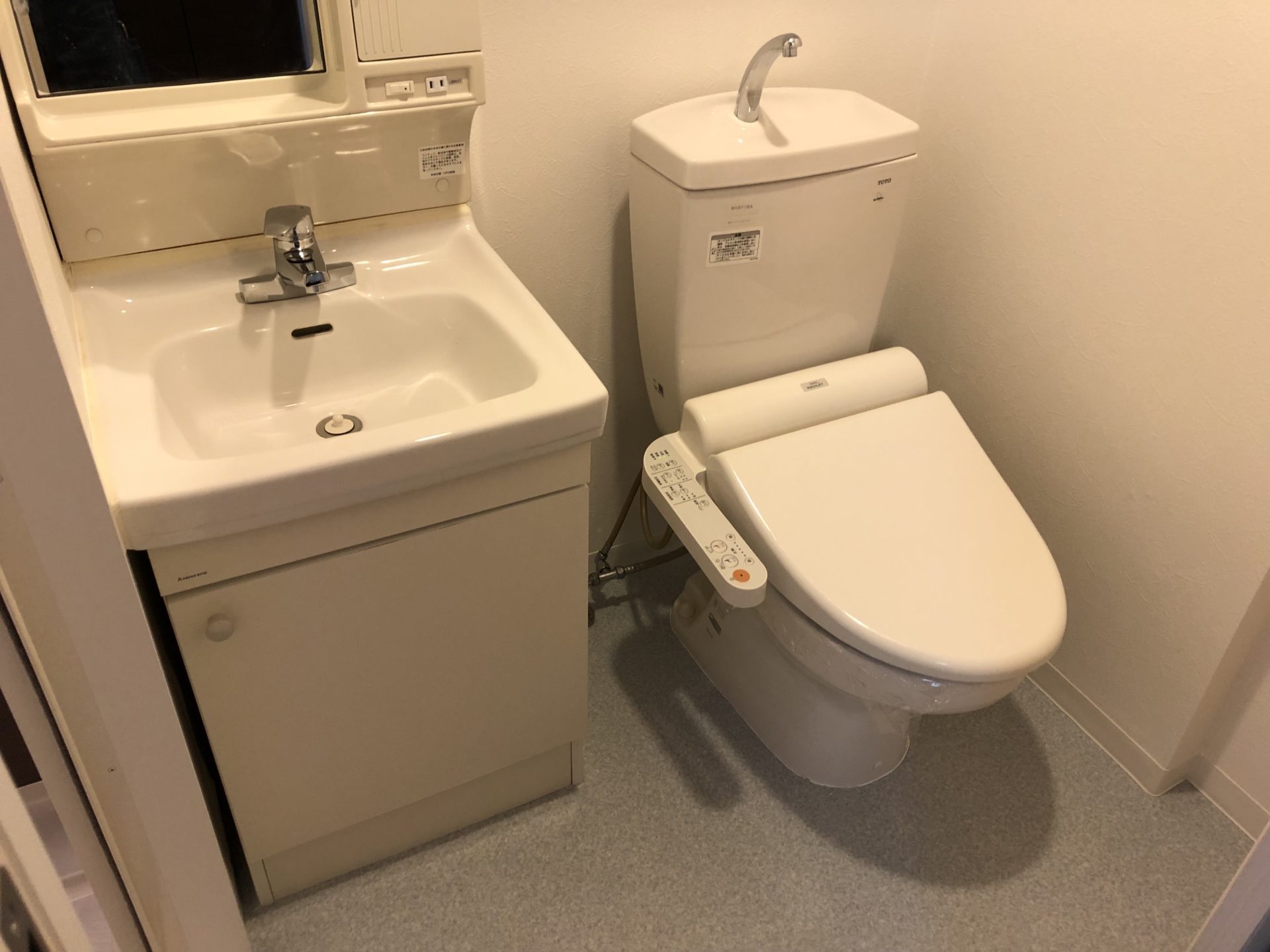 大阪市北区　収益用賃貸マンションのリフォーム工事　施工後　トイレ