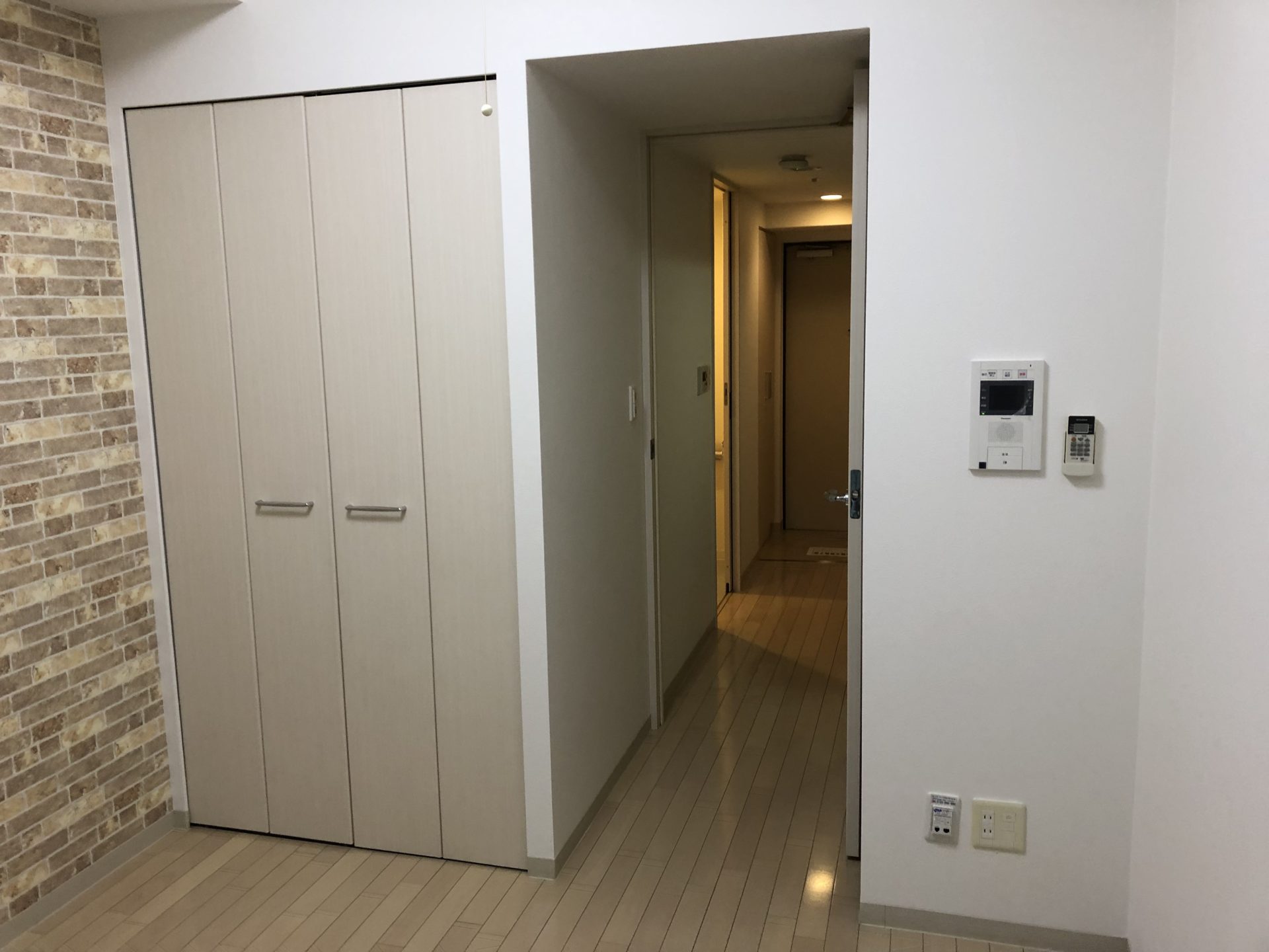 大阪市北区　収益用賃貸マンションのリフォーム工事　施工後　洋室