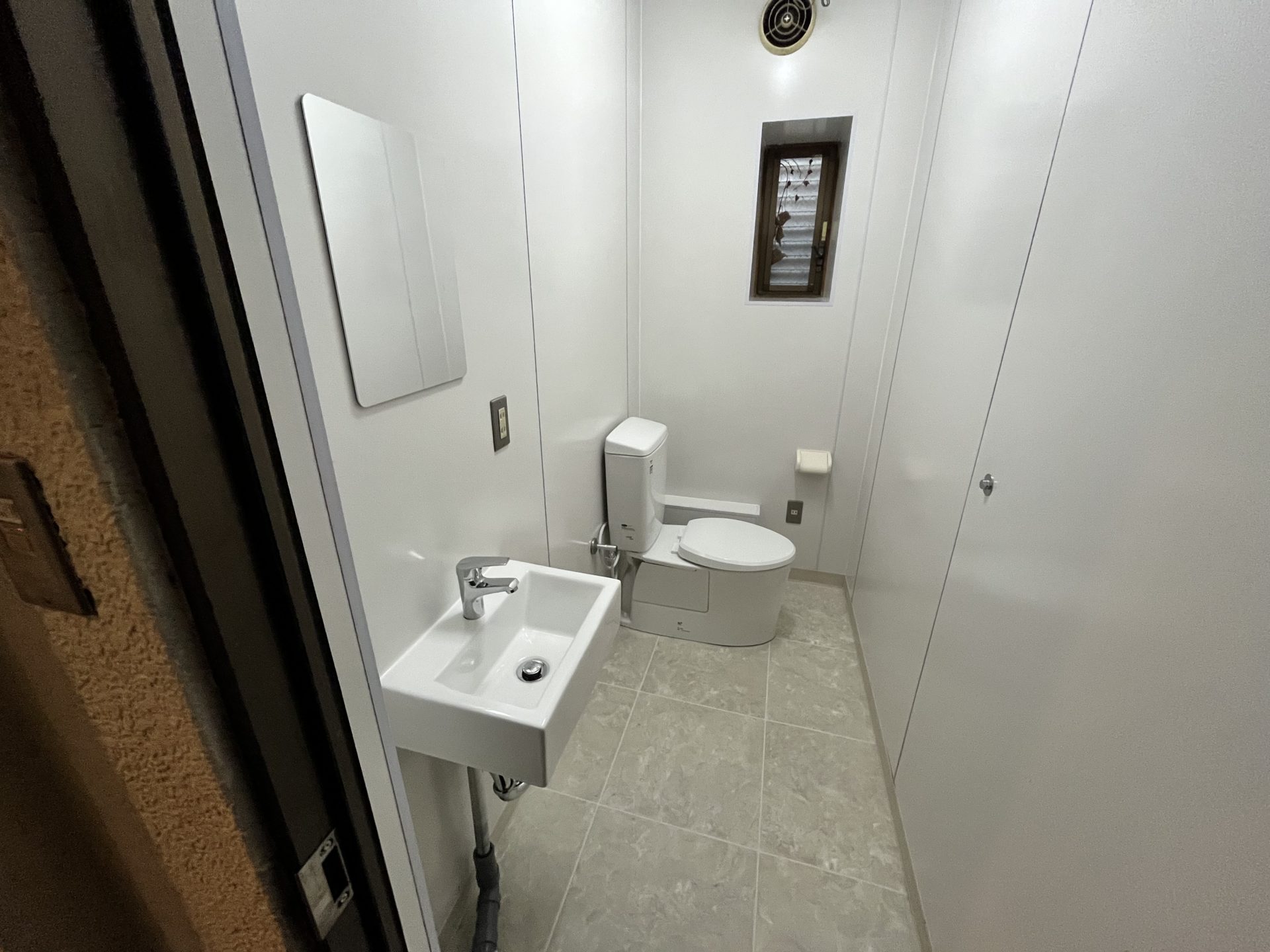 大阪市東成区　マンション１階のスタジオ店舗内装工事　施工後　トイレ