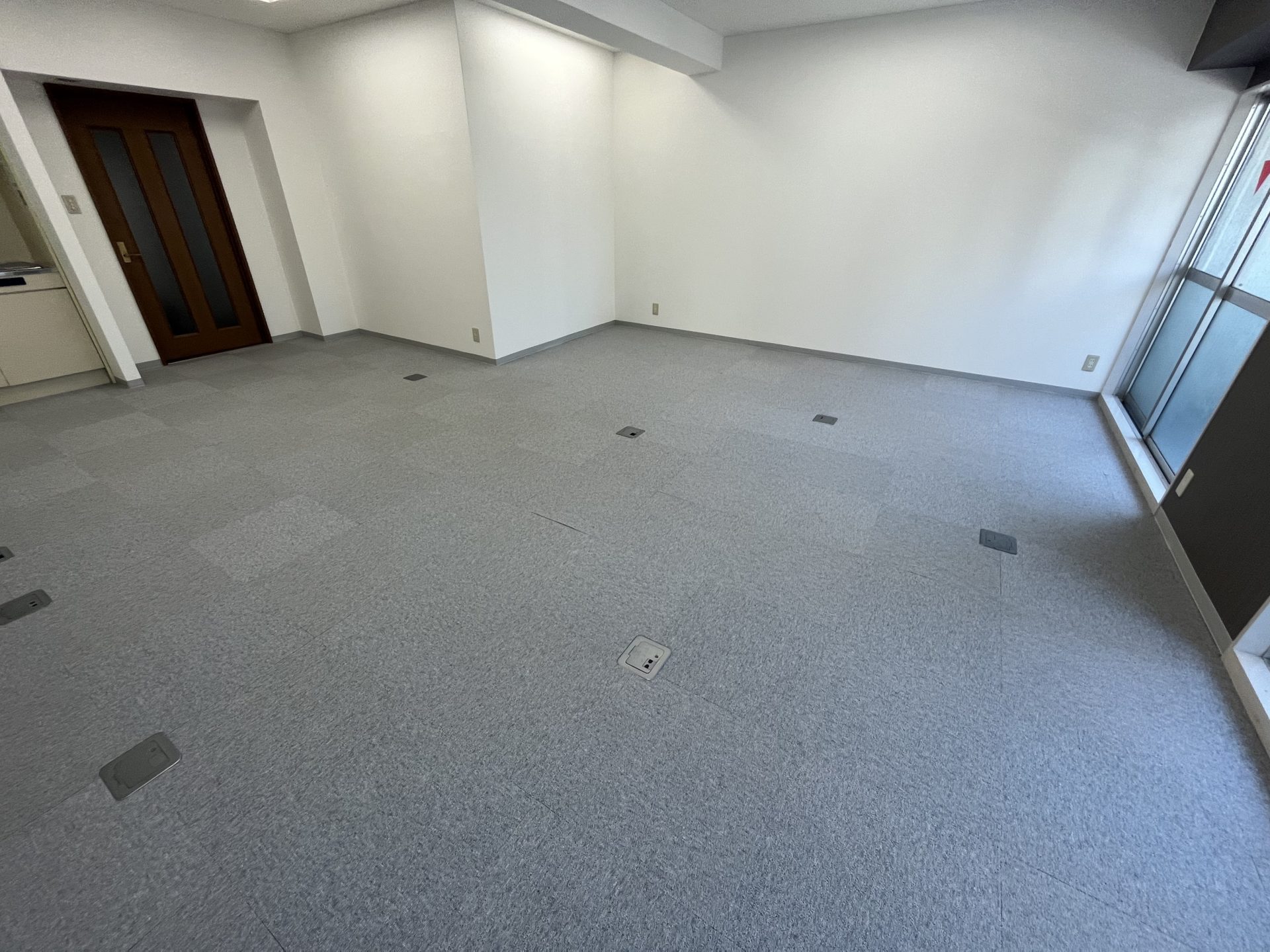 大阪市中央区　事務所のカーペット貼替工事　施工後　床