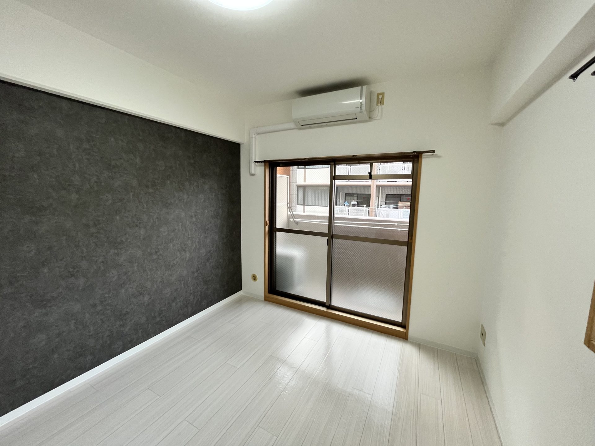大阪市天王寺区　収益用１Kマンションのリフォーム工事　施工後　洋室