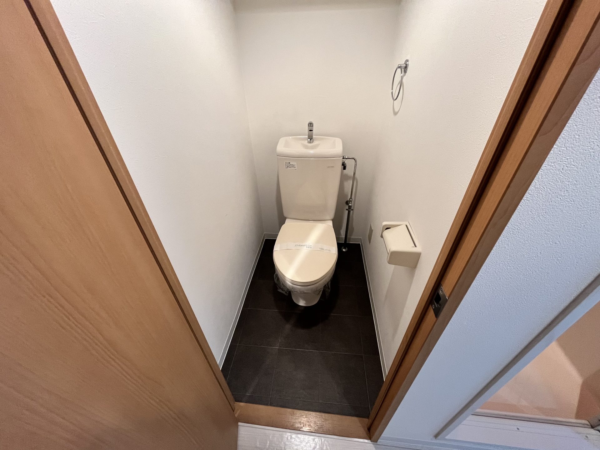 大阪市天王寺区　収益用１Kマンションのリフォーム工事　施工後　トイレ