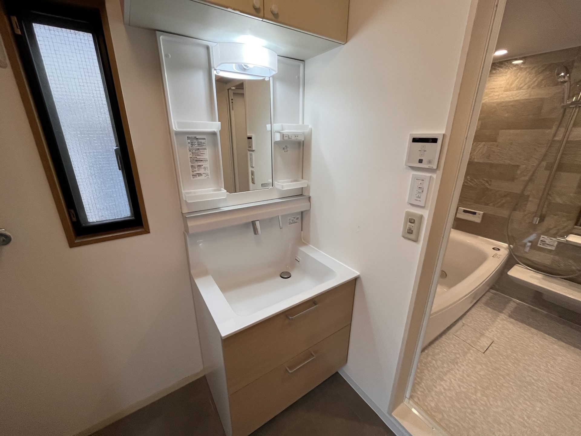 京都府　戸建住宅のシステムキッチンとユニットバスのリフォーム　施工後　洗面台