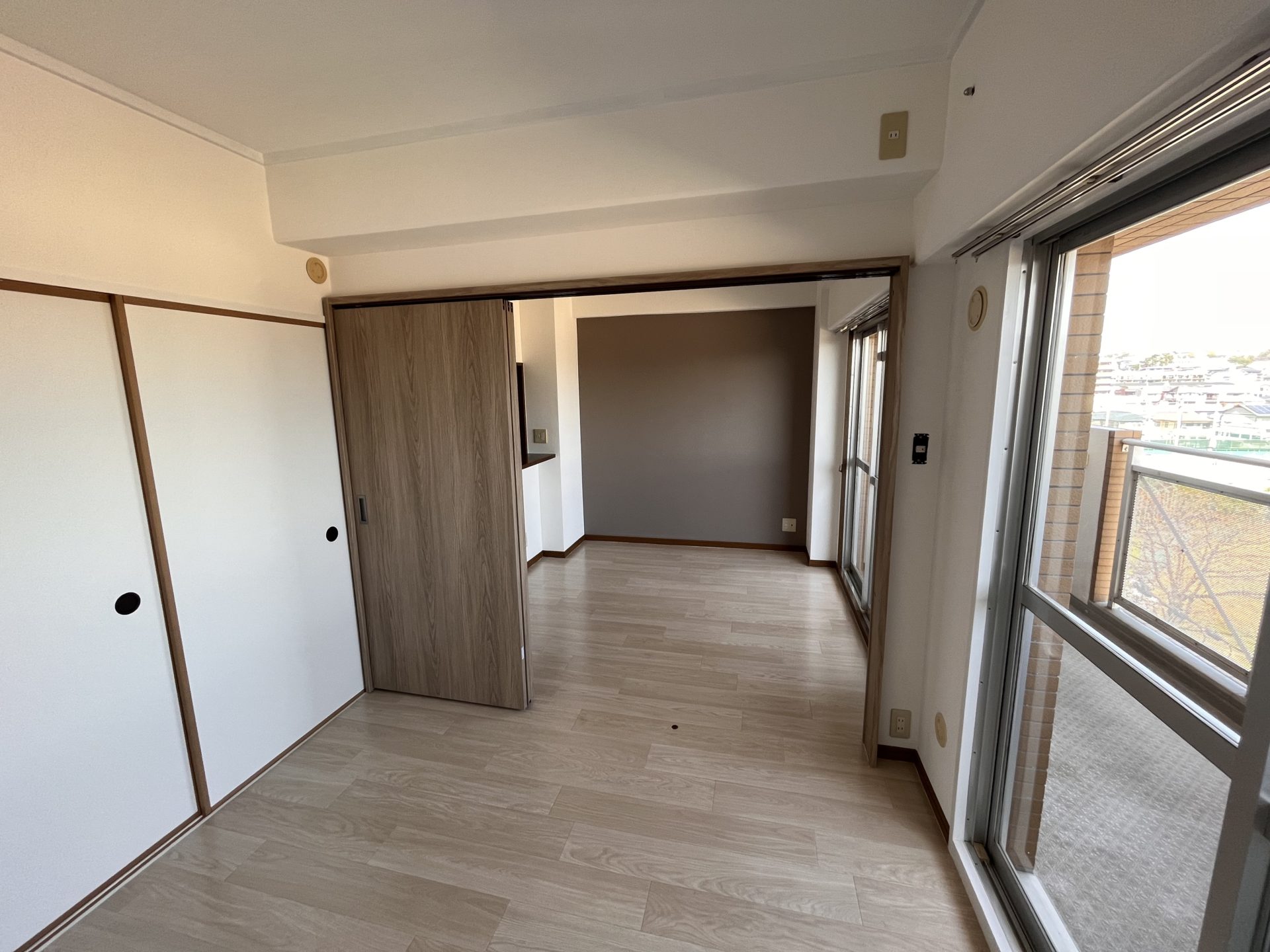 兵庫県西宮市　分譲マンションの床、壁リフォーム工事　施工後　洋室