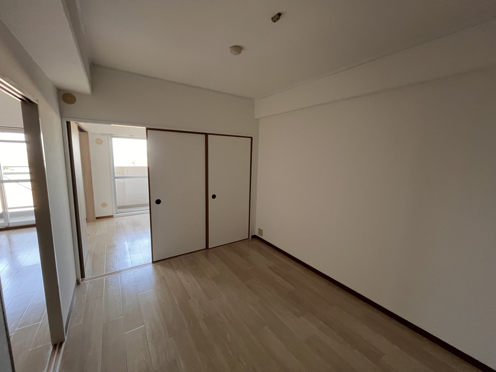 兵庫県西宮市　分譲マンションの床、壁リフォーム工事　施工後　元和室