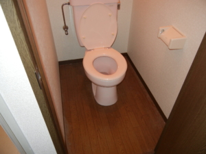 大阪市東成区　賃貸マンションの原状回復リフォーム工事　施工前　トイレ