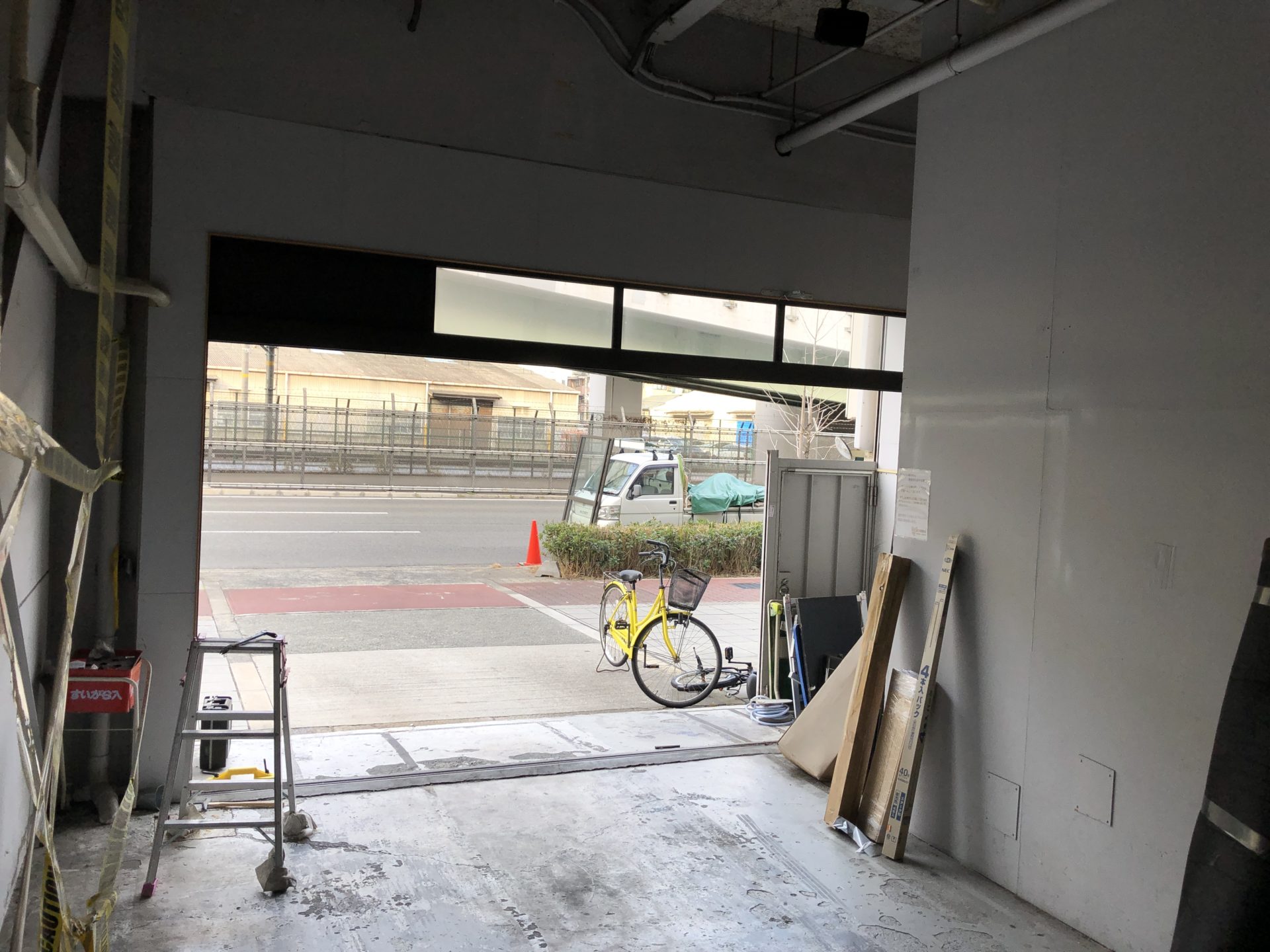 大阪市中央区　店舗リフォーム　入口サッシの撤去工事　施工後