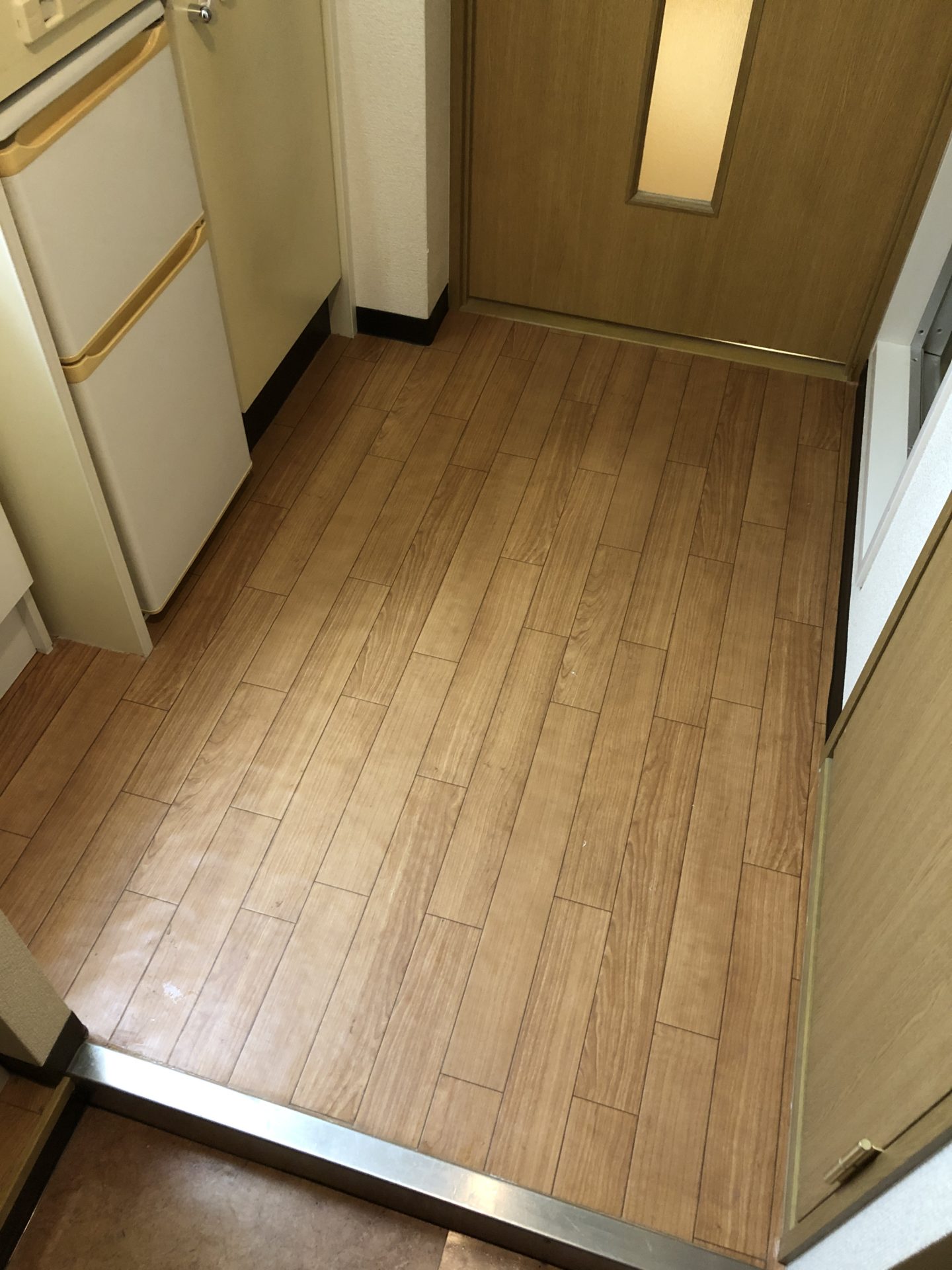 大阪市北区　収益用分譲マンションの設備工事　洗面台の交換と床のリフォーム　施工後　床