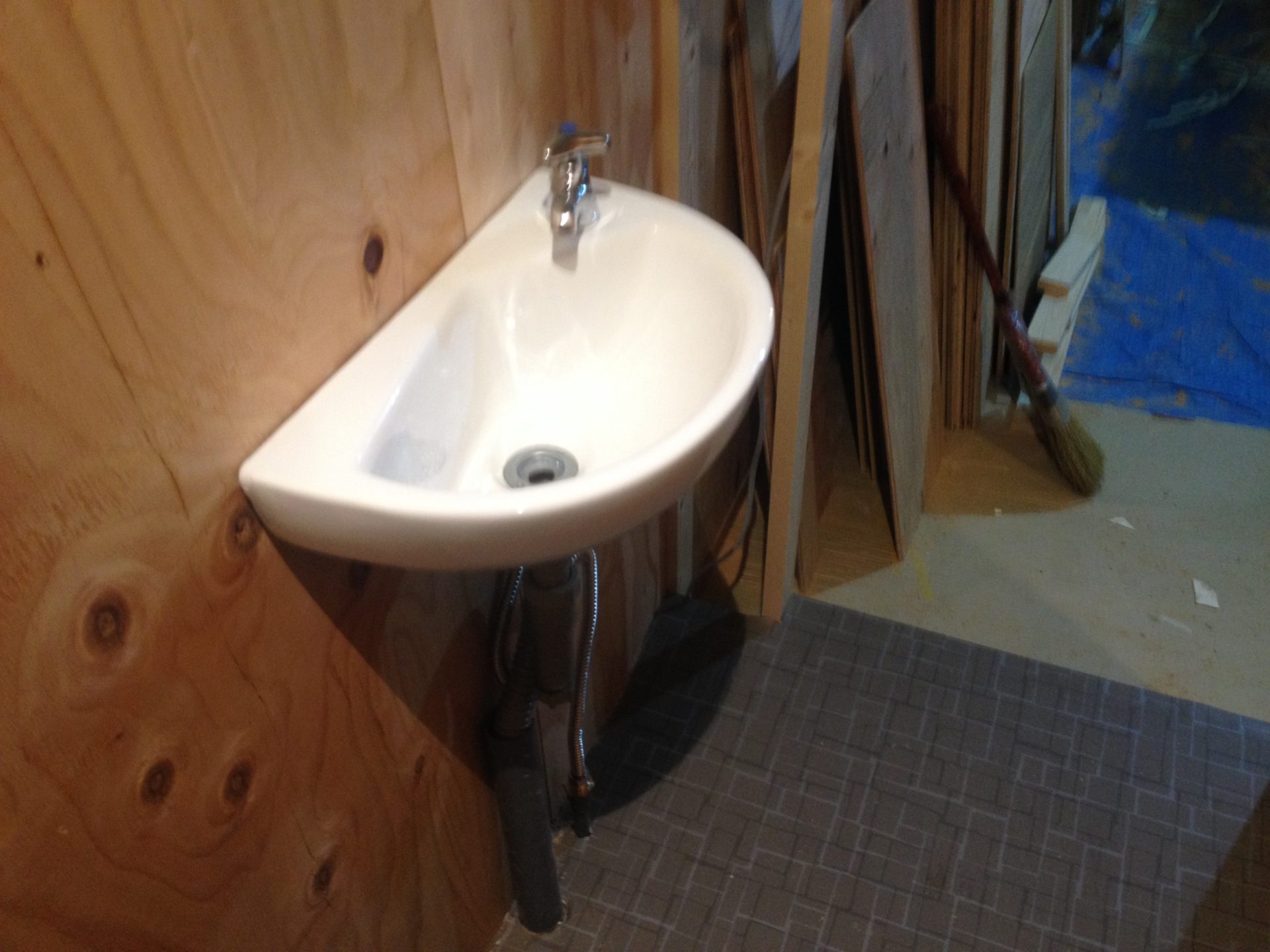 大阪市旭区　浴室とトイレのリフォーム工事　施工後　手洗い器