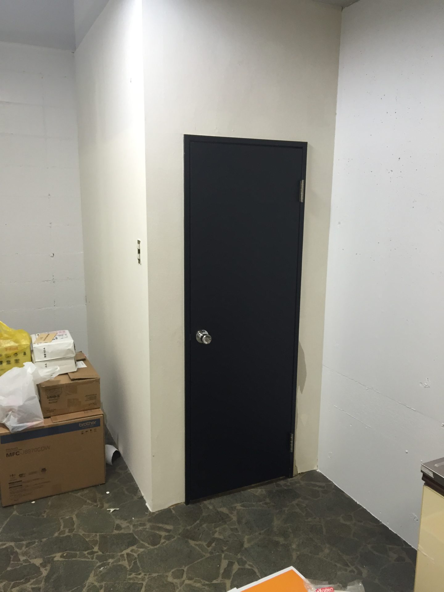 大阪　事務所　建具リフォーム　片開きドア