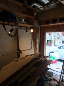 大阪市西区　飲食店店舗のリフォーム工事　施工前　解体と補修