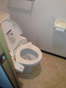 大阪府吹田市　分譲マンションのクロス貼替や床のリフォーム　施工前　トイレ
