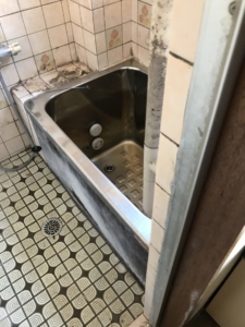 大阪府豊中市　戸建リフォーム施工前　　浴室