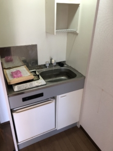 大阪市西区　賃貸マンション原状回復リフォーム工事　施工前　キッチン