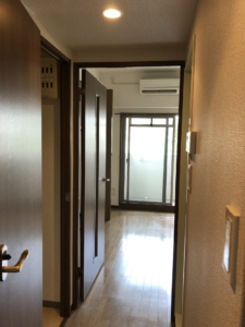 大阪市西区　賃貸マンション原状回復リフォーム工事　施工前　廊下