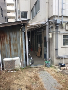 大阪市淀川区　マンション１階にフェンス扉の設置　施工前